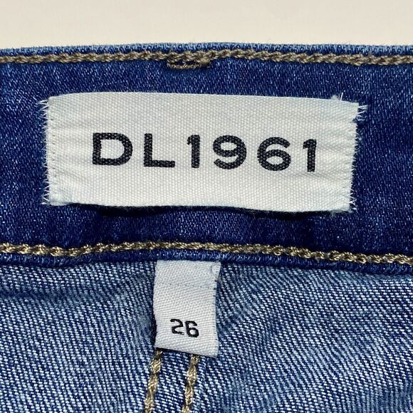 DL1961 Mara Straight Ankle Blue Jeans Size 26P W26 L25 Frayed Raw Hem Distressed - Picture 8 of 12
